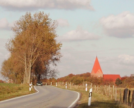 die Kirche in Kirchdorf, deutlich ist die Bischoffsmütze zu erkennen