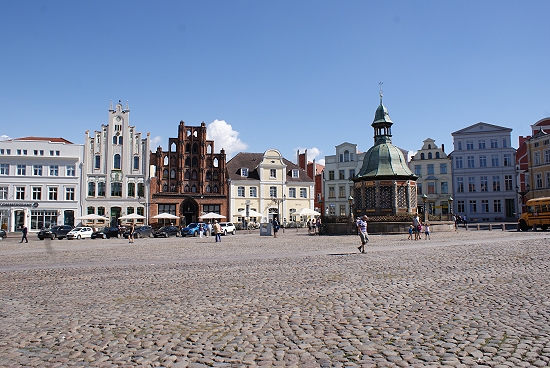 Heute dient der Marktplatz zum ausrichten des Wochenmarktes oder zu Veranstaltungen und Festlichkeiten der Stadt