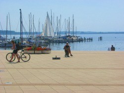 Strandpromenade am Hafen