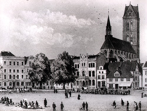 Marktplatz um 1900 - im Hintergrund die St. Marien Kirche